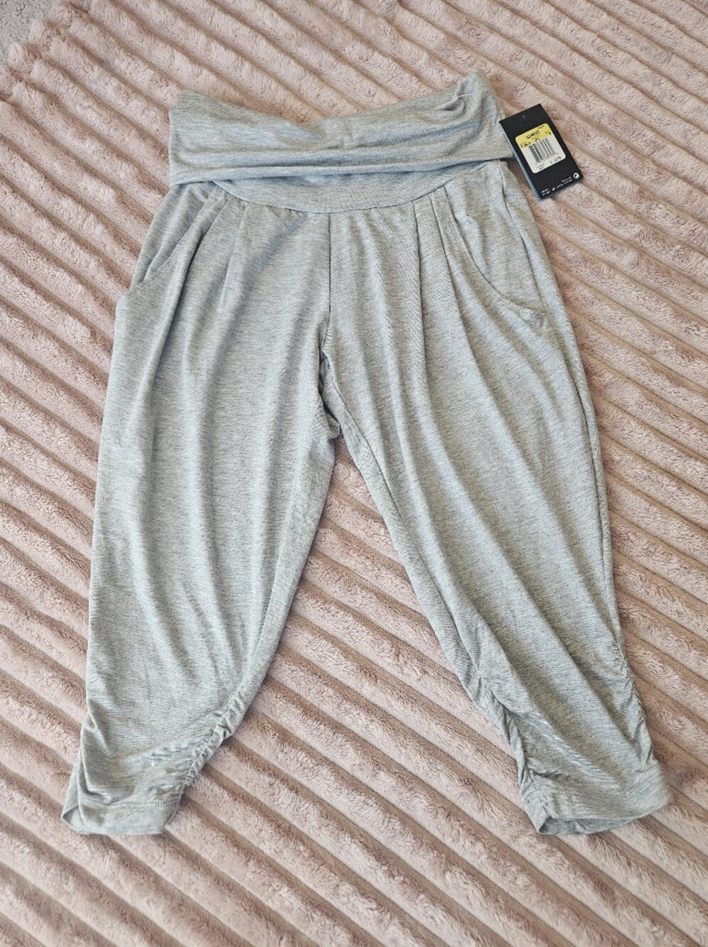 NWT Nike Dri-FIT Gray Foldover Waistband Training Capris Pants Size S